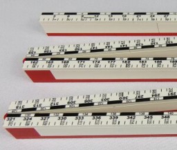 Zeige Details für Maßstab aus und für LEGO® Steine Bild von Maßstab aus und für LEGO® Steine