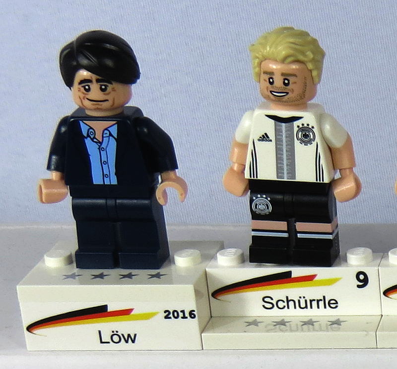 تصویر  Sockelsteine für Lego DFB Team Minifiguren 2016